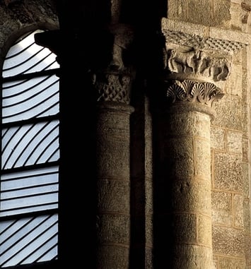 Visite guidée des tribunes de l'abbatiale de Conques