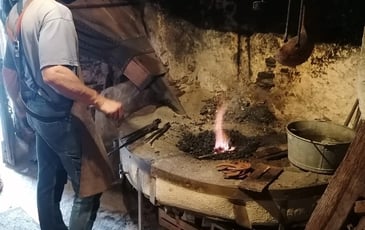 Démonstration du forgeron : découvrez un savoir-faire d'antan !