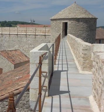 Visite des remparts de La Cavalerie et exposition "Les Monnaies des Croisades"