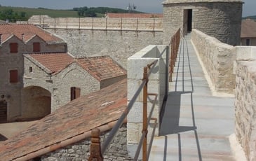 Visite des remparts de La Cavalerie et exposition "Les Monnaies des Croisades"