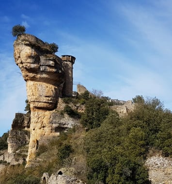 Découvrez un extraordinaire château perché