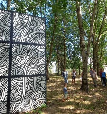 Balade commentée à deux voix autour du Sentier d'art en bastide, entre patrimoine médiéval et création contemporaine