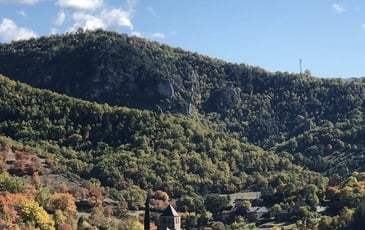 Visitez l'église Notre-Dame des Treilles