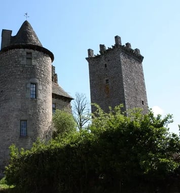 Balade libre à Sénergues : étape 1 à la tour du château