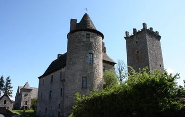 Balade libre à Sénergues : étape 1 à la tour du château