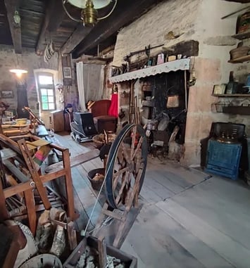 À la découverte d'objets et outils d'antan à la Maison de la Bourrette !