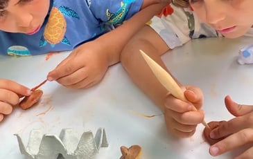 Atelier de création de toupie en argile