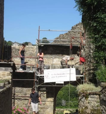 Projection : chantiers bénévoles, patrimoine vivifié