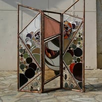 Visite d'un rucher coloré, d'un vitrailliste et dégustation de pompe à l'huile